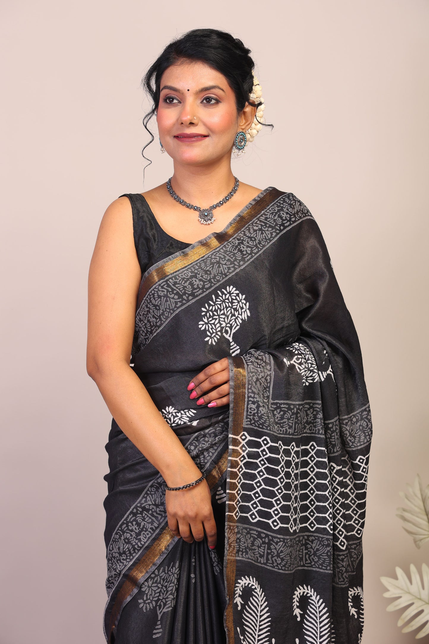 Anuttara Bhagalpuri Black & White Cotton Silk Floral Saree with Unstitched Blouse_AFS1045-FS