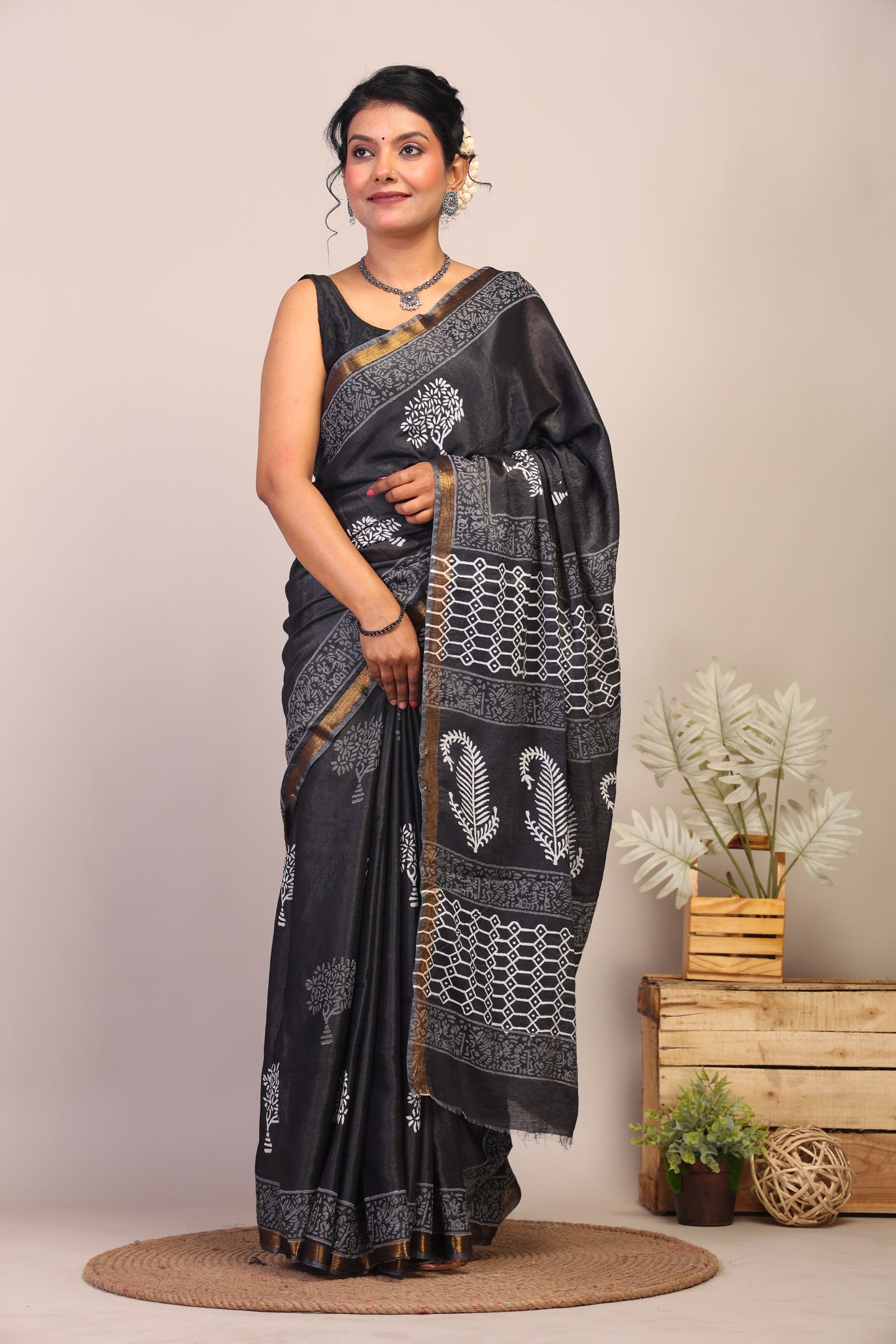 Anuttara Bhagalpuri Black & White Cotton Silk Floral Saree with Unstitched Blouse_AFS1045-FS