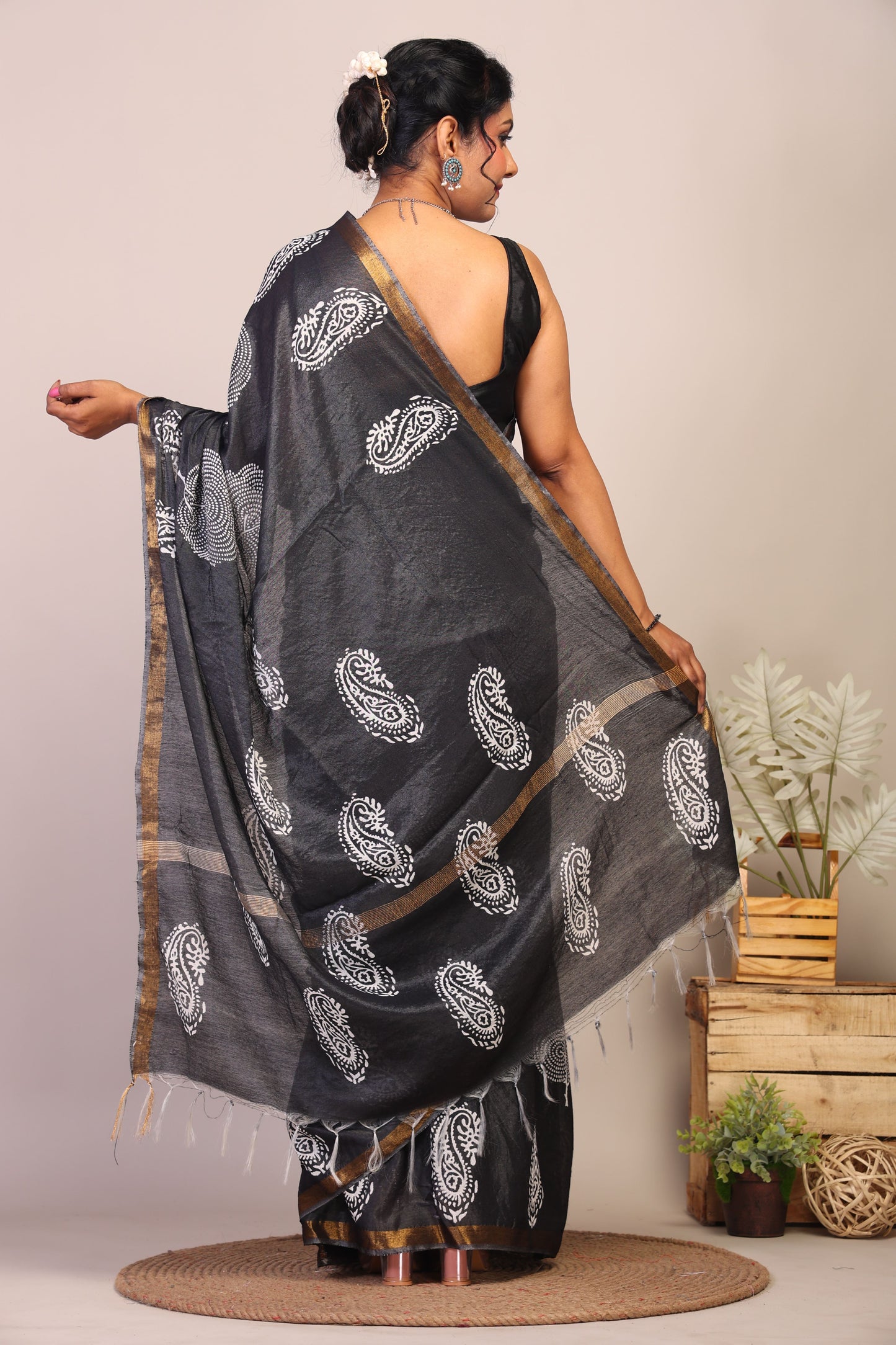 Anuttara Bhagalpuri Black & White Cotton Silk Paisley/Floral Saree with Unstitched Blouse_AFS1047-FS
