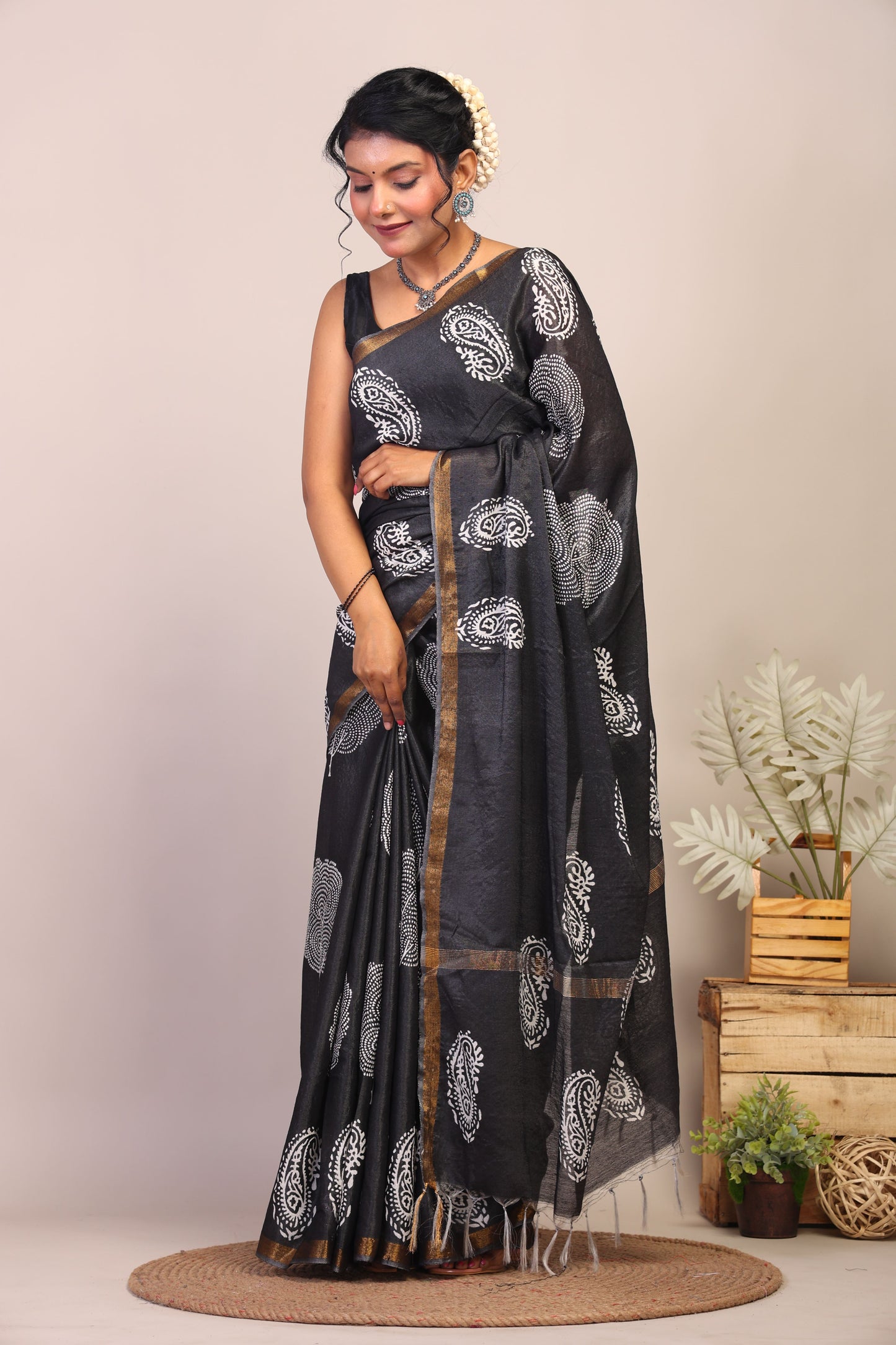 Anuttara Bhagalpuri Black & White Cotton Silk Paisley/Floral Saree with Unstitched Blouse_AFS1047-FS