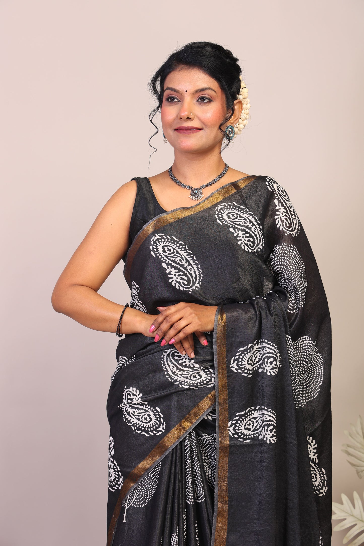 Anuttara Bhagalpuri Black & White Cotton Silk Paisley/Floral Saree with Unstitched Blouse_AFS1047-FS