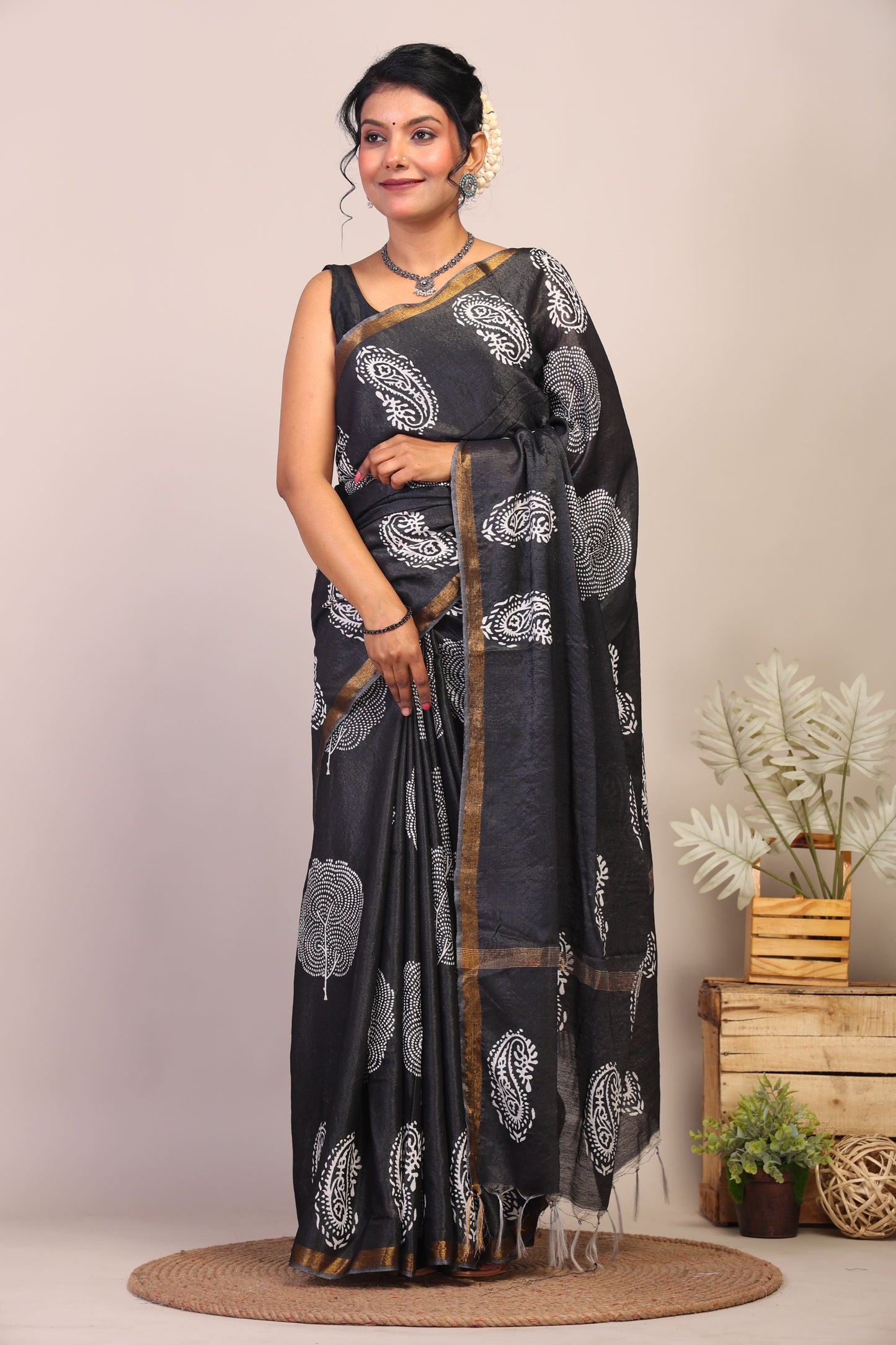 Anuttara Bhagalpuri Black & White Cotton Silk Paisley/Floral Saree with Unstitched Blouse_AFS1047-FS