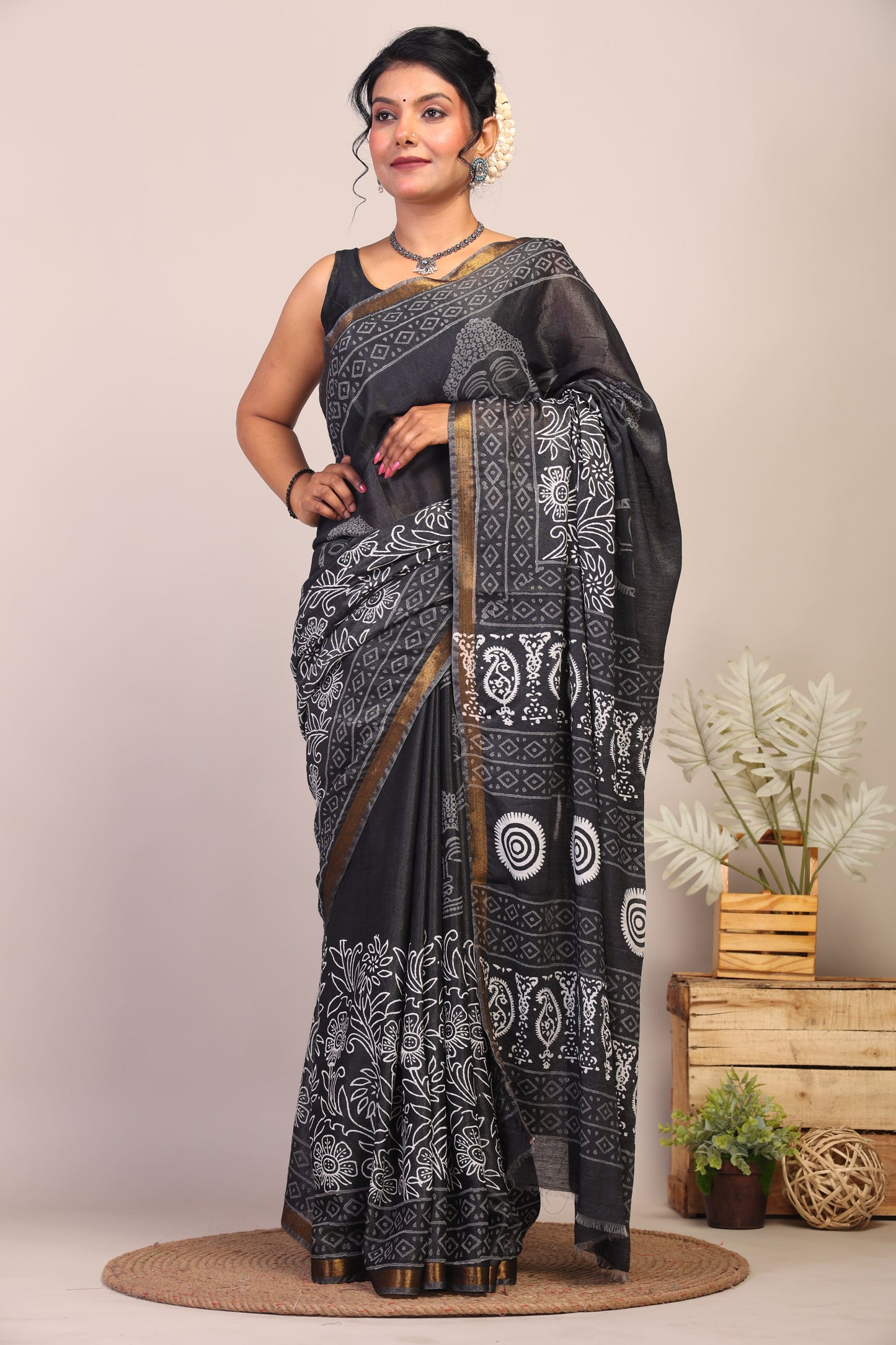Anuttara Bhagalpuri Black & White Cotton Silk Budha Print/Floral Saree with Unstitched Blouse_AFS1048-FS
