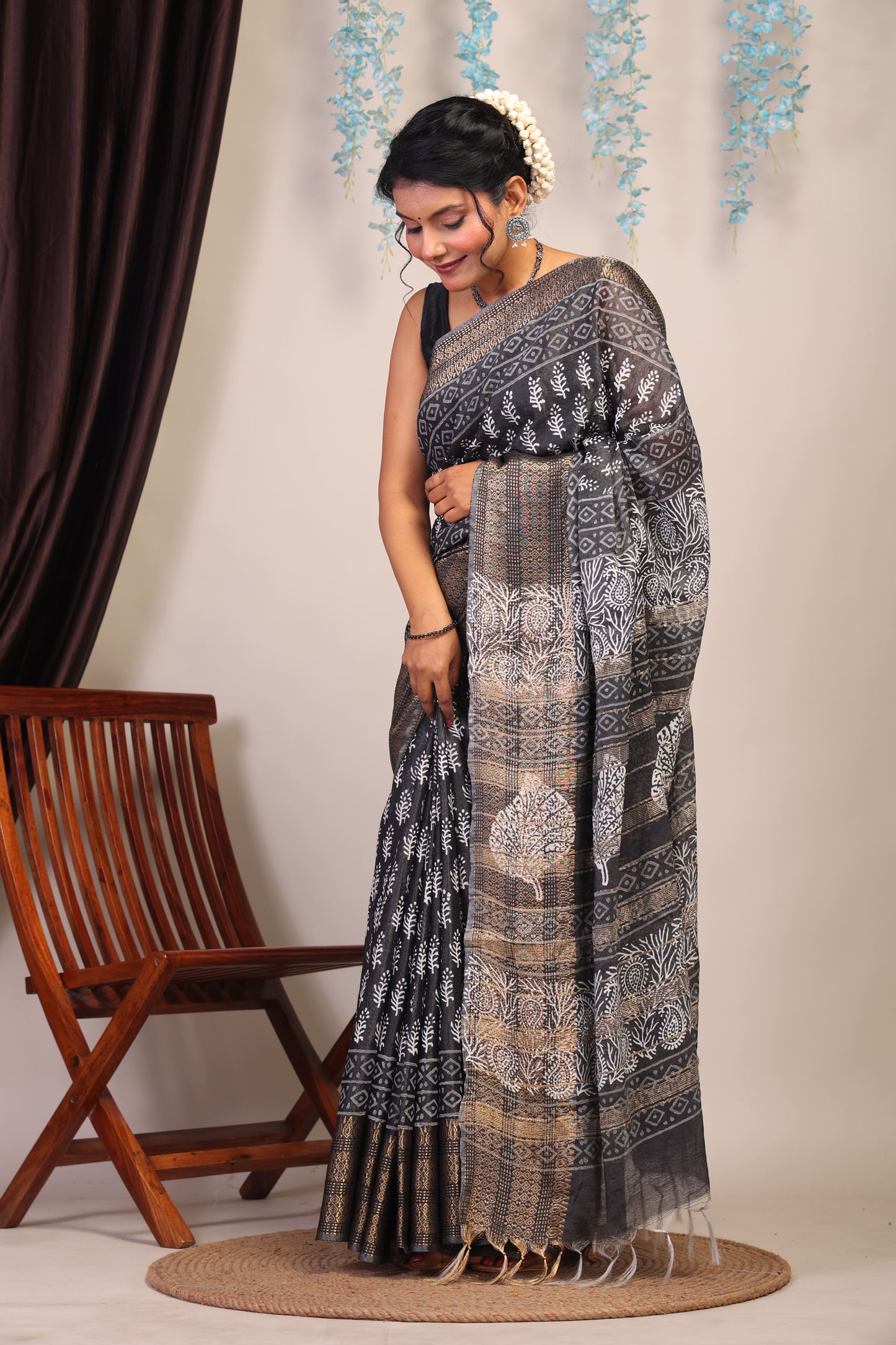 Anuttara Bhagalpuri Black & White Cotton Silk Paisley/Floral Saree with Unstitched Blouse_AFS1059-FS