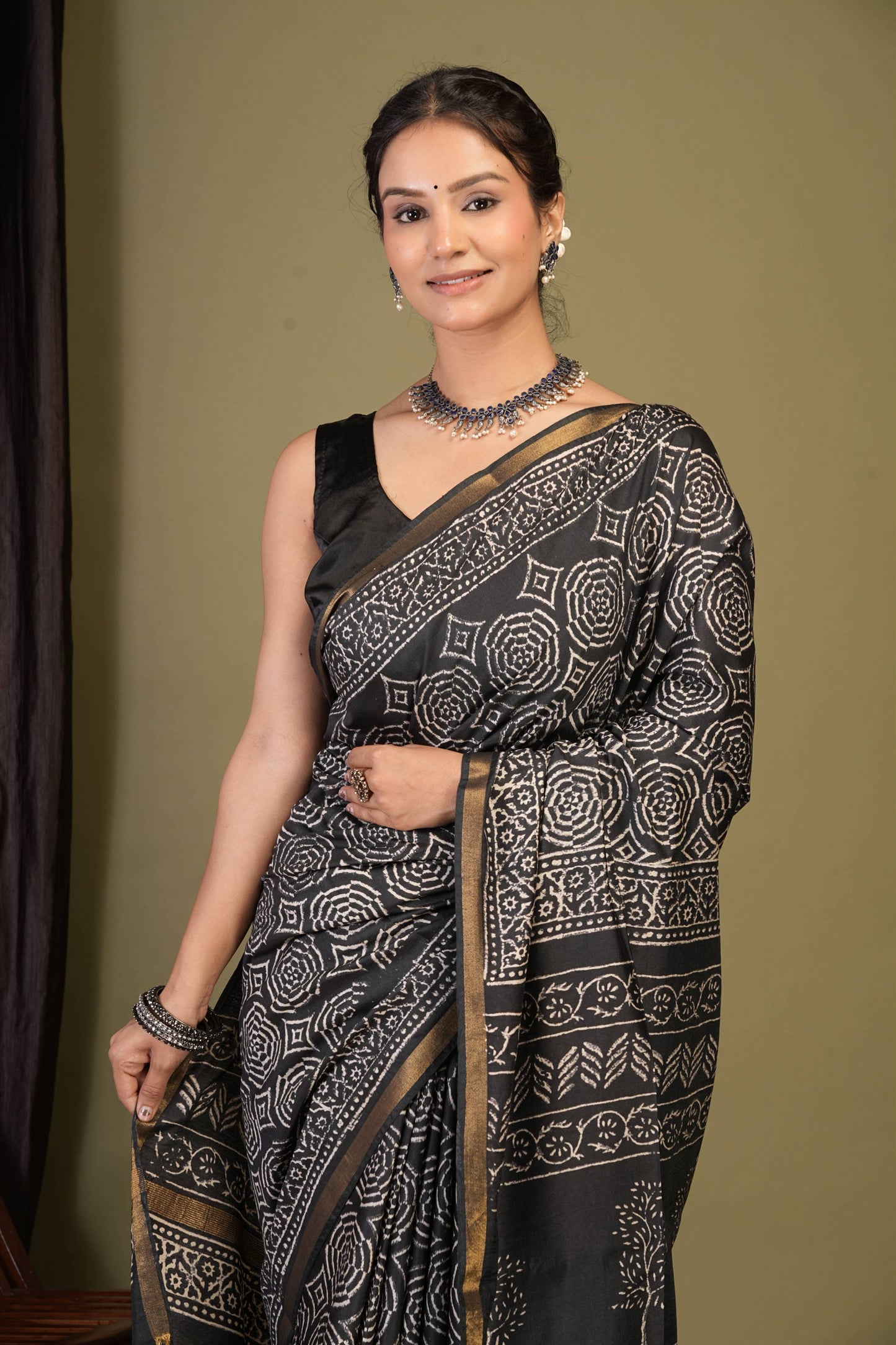 Anuttara Bhagalpuri Black Cotton Silk Abstract, Floral Saree with Unstitched Blouse_AFS1370-FS