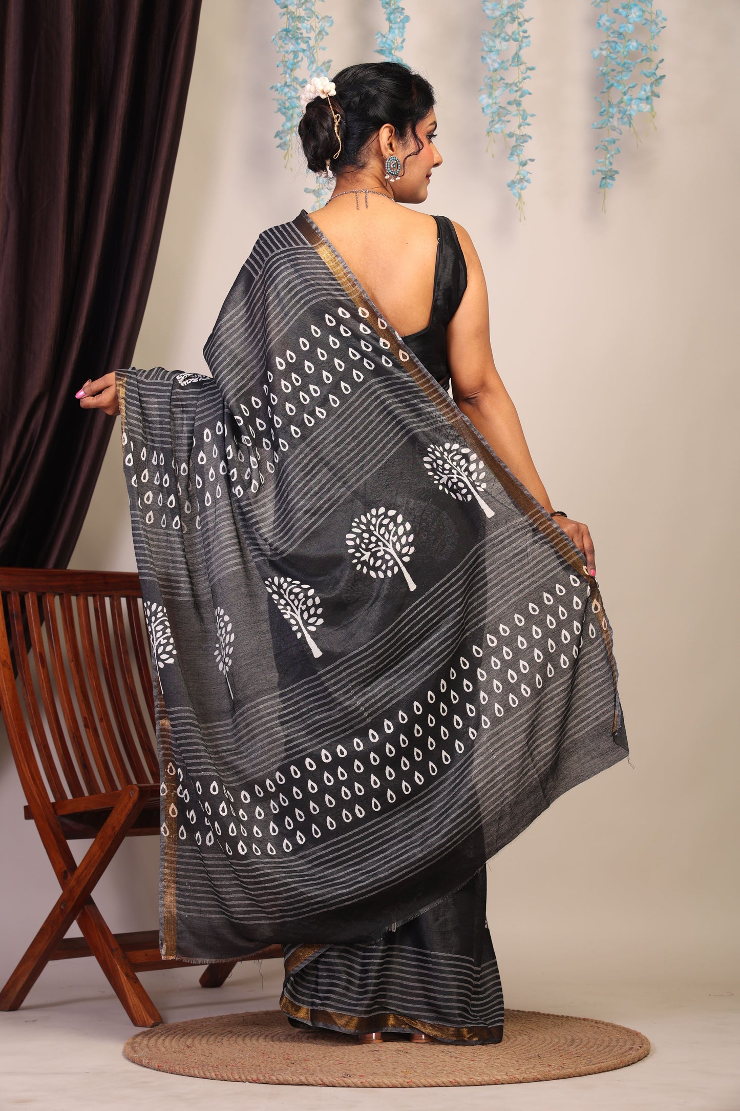 Anuttara Bhagalpuri Black & White Cotton Silk Floral Saree with Unstitched Blouse_AFS1044-FS