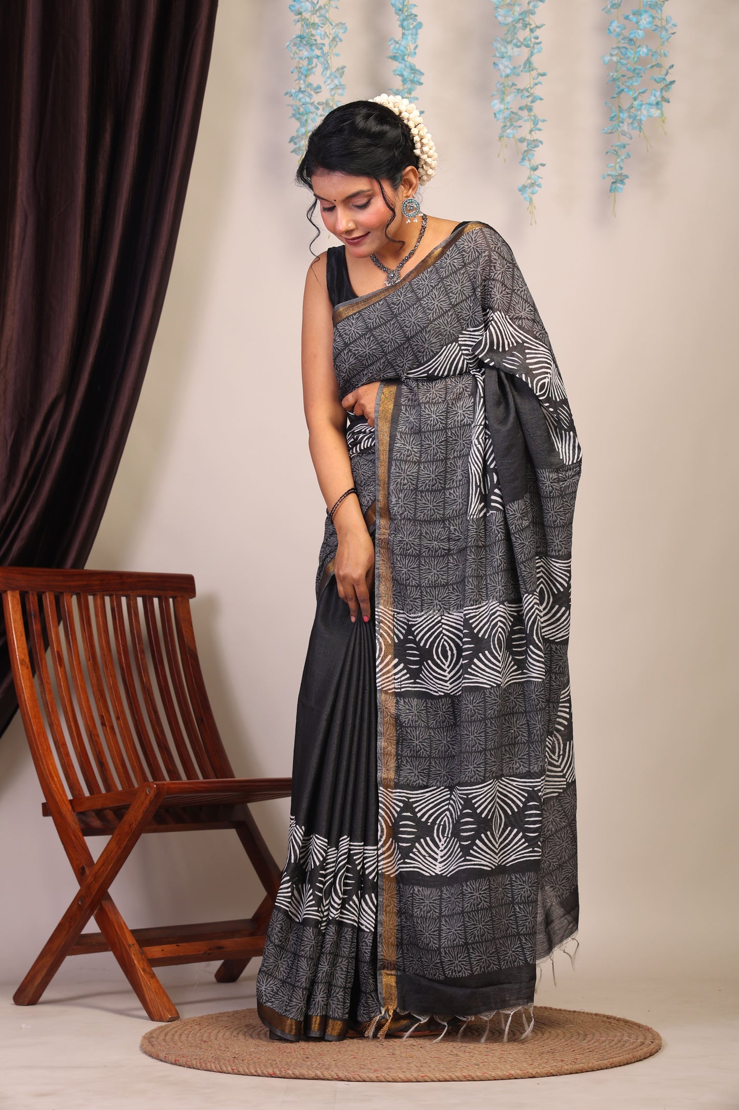 Anuttara Bhagalpuri Black & White Cotton Silk Floral Saree with Unstitched Blouse_AFS1058-FS