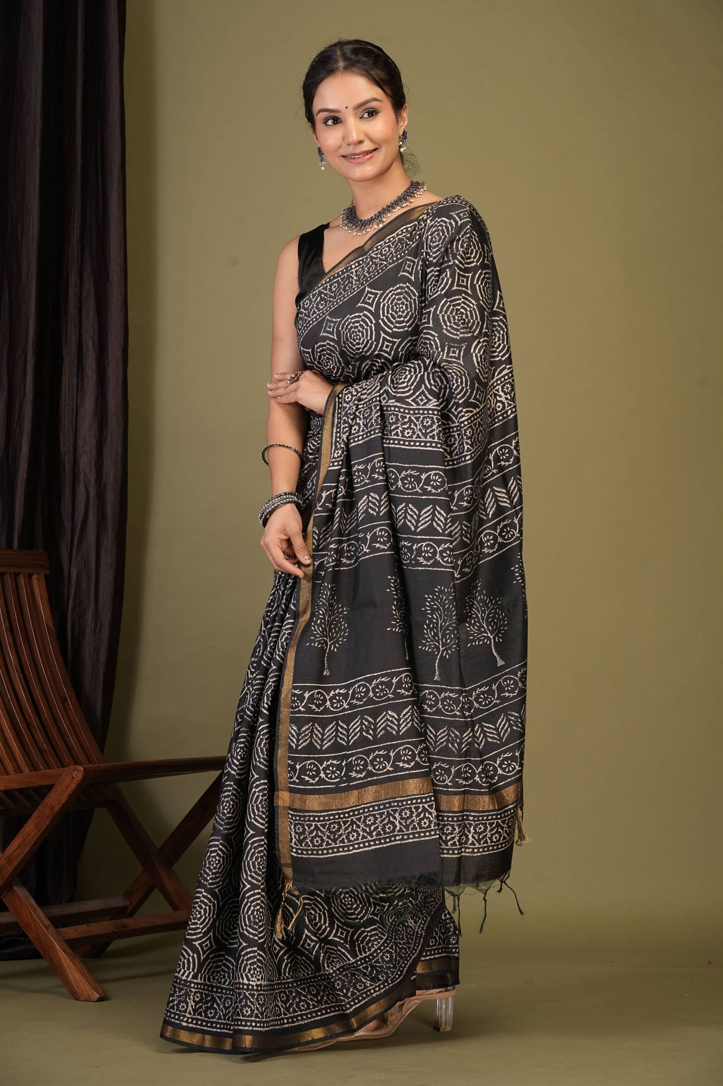 Anuttara Bhagalpuri Black Cotton Silk Abstract, Floral Saree with Unstitched Blouse_AFS1370-FS