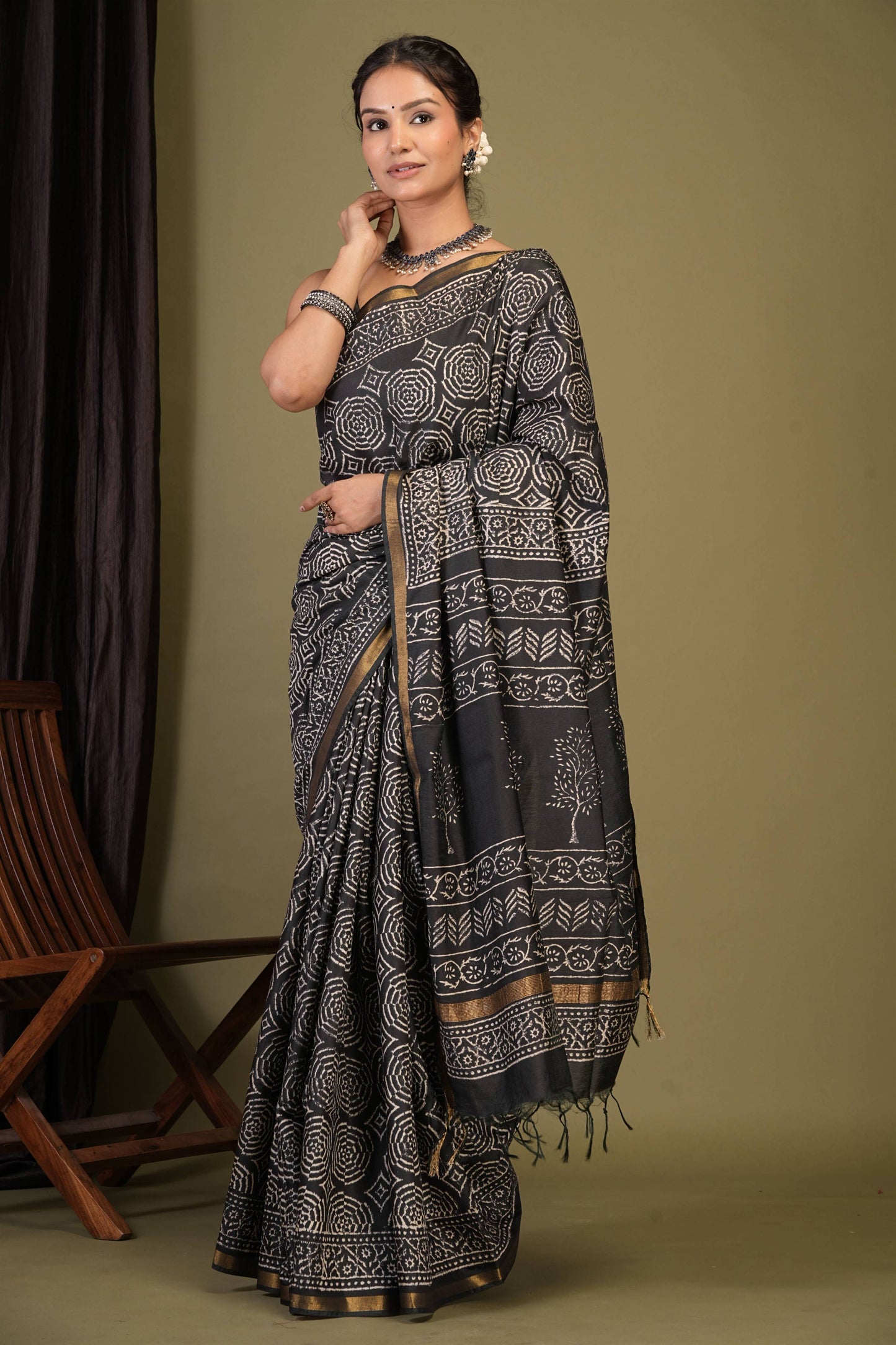 Anuttara Bhagalpuri Black Cotton Silk Abstract, Floral Saree with Unstitched Blouse_AFS1370-FS